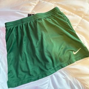 Women’s green nike tennis skirt